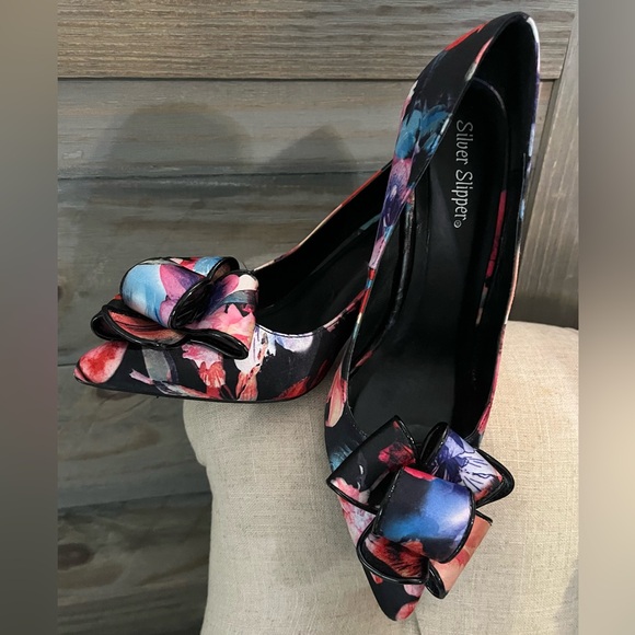 silver Slipper Shoes - Silver slipper size 9m beautiful shoes